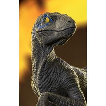 Estátua Velociraptor Blue B Jurassic World Iron Studios