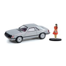 Miniatura Carro Ford Mustang Coupe Com Figura 1979 1/64 Greenlight Gre97120