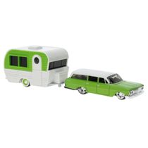 Miniatura Carro Chevrolet Biscayne Wagon E Trailer 1/64 Verde Maisto 11368