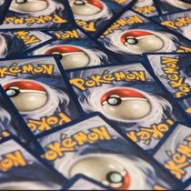 Lote 50 Cartas Pokémon Originais com 2 Foil Brilhantes