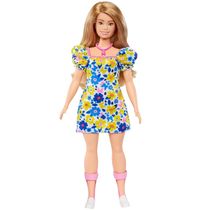 Boneca Barbie Fashionistas 208 Petite Síndrome de Down Vestido Floral Órteses HJT05 Mattel