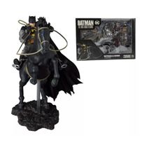 Boneco MAFEX No.205 Batman & Horse The Dark Knight Returns