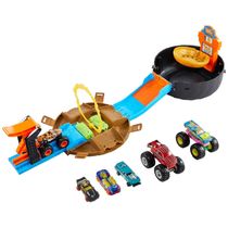 Conjunto de Monster Trucks com Pista Transformável, Inclui 3 Caminhões e 4 Carros, Hot Wheels.