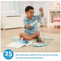 Kit de Primeiros Socorros Infantil com 25 Peças de Brinquedo para Brincar de Médico Bandagens Reutilizáveis de Simulação, da Melissa Doug