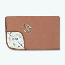 Manta de Suedine Hug Pequena Cidade Marrom Café