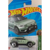 *Embalagem danificada* Hot Wheels Mud Studs - Volvo XC40 Recharge