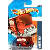 *Embalagem danificada* Hot Wheels City Works - Bread Box