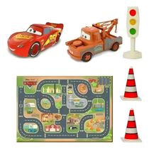 Disney Carros Kit Com 2 Carrinhos + Tapete Interativo Radiator Springs + Acessórios Original, Toyng